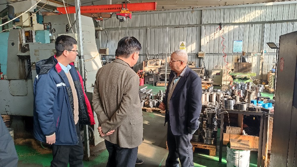 北京科技大學(xué)教授周志鴻來我司考察